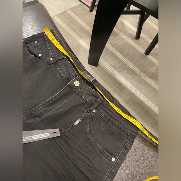 NWT Amiri Varsity Patch Logo Men's Black Distressed Jeans Size 38 - Picture 8 of 9